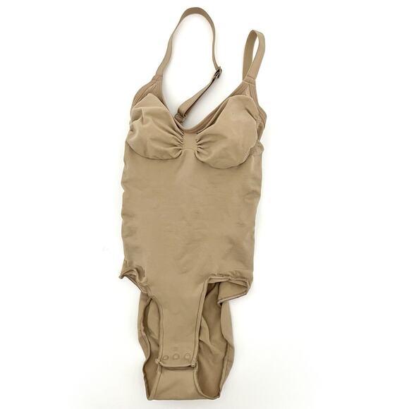 SKIMS Other - SKIMS Seamless Sculpt XXS Butt Lifting Brief Bodysuit Beige Snap Gusset NWOT